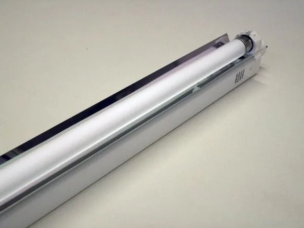 Adattatore per tubi fluorescenti con riflettore in alluminio — foto 1 dell'alert 0517/07