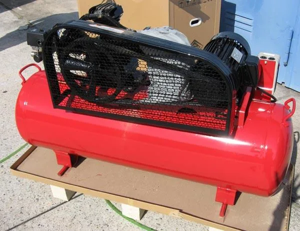 Compressore con contenitore a pressione «AIR COMPRESSOR» — foto 1 dell'alert A11/0009/15