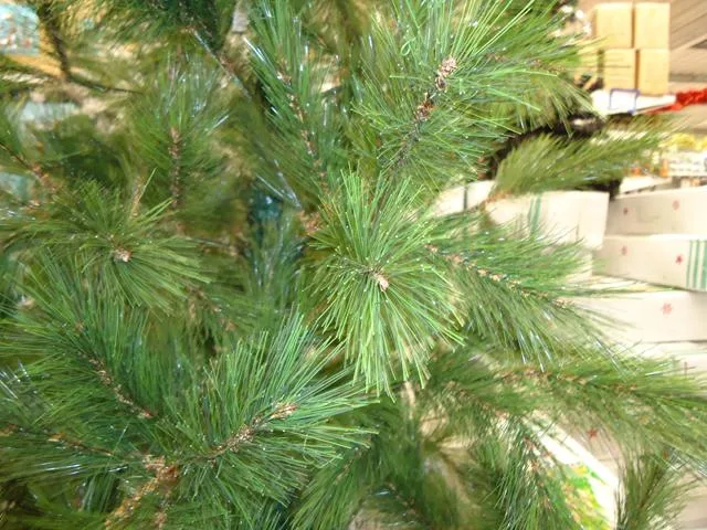 Albero di Natale artificiale & #13; & #13; — foto 1 dell'alert 1518/11