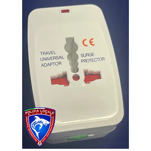 Adattatore da viaggio «ALL IN ONE/UNIVERSAL TRAVEL ADAPTOR» — foto 4 dell'alert A12/01239/24