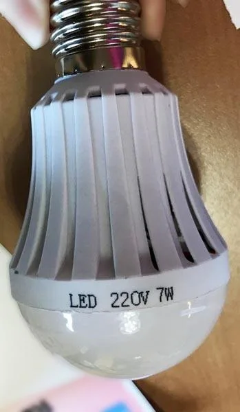 Lampadina a LED con batteria «Ampoule LED de secours Avec Batterie» — foto 2 dell'alert A12/1119/19