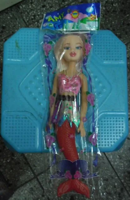 Bambola di plastica «AMY» — foto 2 dell'alert A12/1071/13