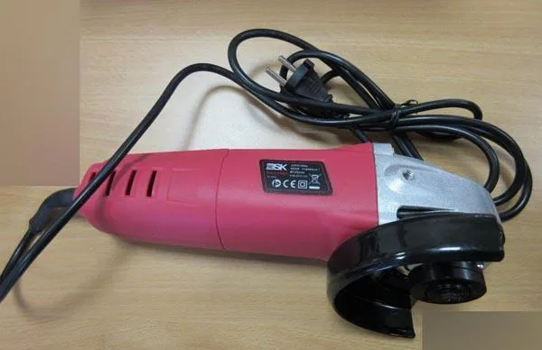 Smerigliatrice angolare «Angle Grinder» — foto 2 dell'alert A11/0047/17