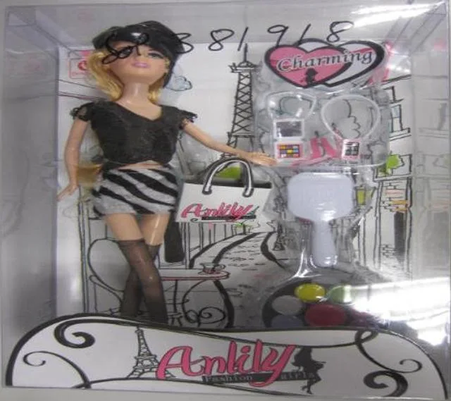 Bambola di plastica «Anlily» (Fantastiko)
