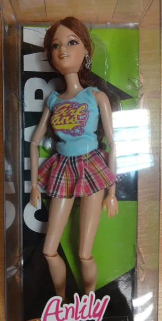 Bambola di plastica «Anlily» (Unknown)