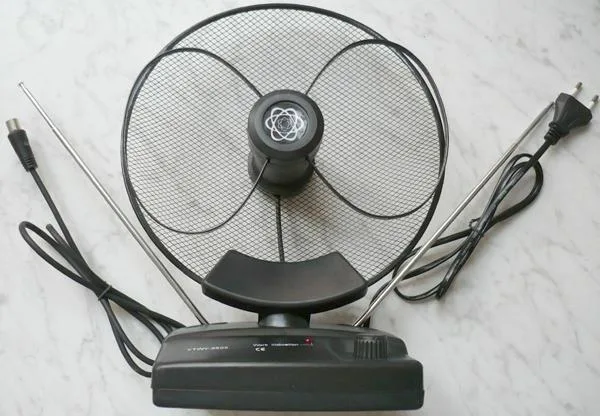 Antenna TV interna con amplificatore (UHF-VHF) — foto 1 dell'alert 0224/09