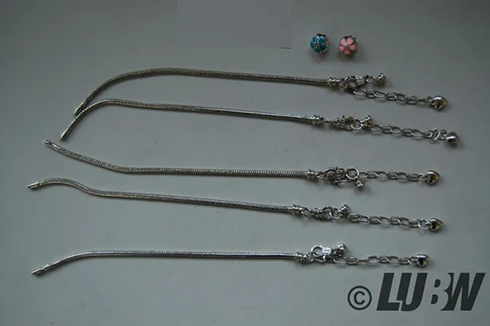Set di bracciali con ciondoli «Aojoun 89 Pcs Geschenke für Mädchen - Schmuck Selber Machen Set, Charm Armband Making DI…» — foto 3 dell'alert INFO/00027/22