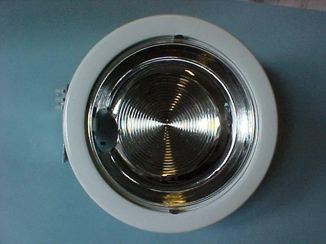 Apparecchi da incasso con lampada fluorescente compatta — foto 4 dell'alert 0045/08