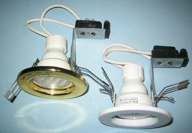 Apparecchi da incasso con lampada fluorescente (con alimentatore incorporato) — foto 2 dell'alert 0063/08