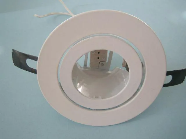 Apparecchio da incasso con lampada alogena — foto 2 dell'alert 0061/08