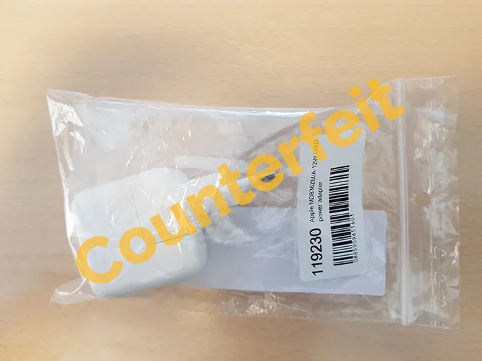 Alimentazione/adattatore USB «Apple MD836ZM/A 12W USB power adapter» (Apple (counterfeit))