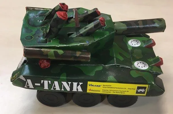 Fuochi d'artificio «ARMY TANK LARGE» (Vulcan)