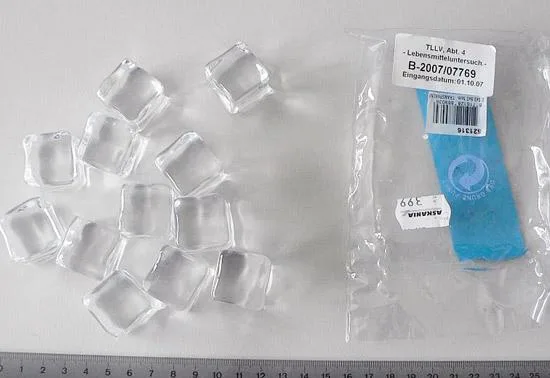 Articoli decorativi – Cubi di ghiaccio in plastica — foto 2 dell'alert 1296/07