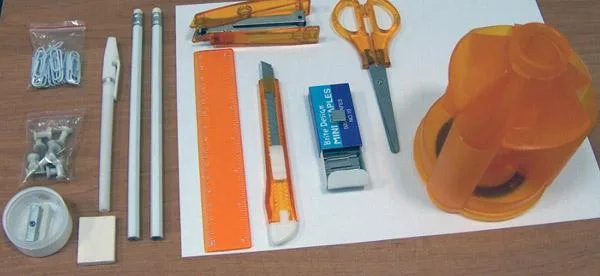 Articoli di cancelleria (ory: StationeryProduct: Stationery setsBrands: “SWEET SIRENA”, “KOLORKI” (Colors) and “ACTIVITY CLUB”.)