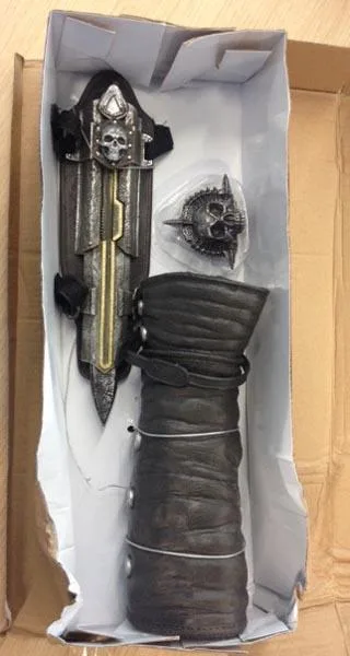 Accessorio per gioco di ruolo «Assassin's Creed - Pirate Hidden Blade and Gauntlet» — foto 1 dell'alert A12/1190/15
