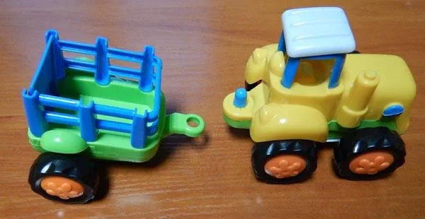 Trattore giocattolo in plastica «Autka [Cars]» (Fast Lane / Hit-Chin)