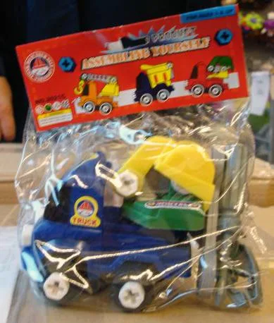 Auto giocattolo di plastica ('PRODUCT ASSEMBLING YORSELF')