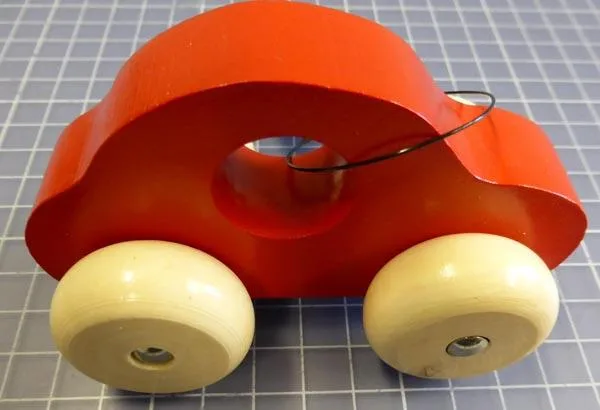 Auto giocattolo in legno (Besttoy)