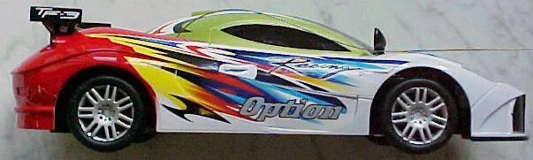 Auto giocattolo radiocomandata con telecomando. (Brother Toys.)