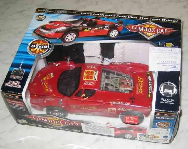 Auto giocattolo radiocomandata (Famous Car)