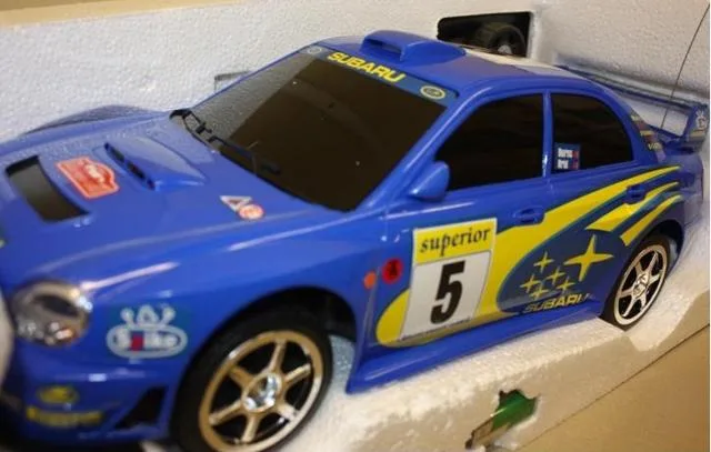 Auto radiocomandata "Subaru Radio Controlled Car" (STARPLUS LON LTD/QILI)