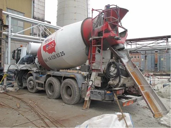 Pompa miscelatrice per calcestruzzo «Autobetonpompa / Truck-mixer pump» (Cifa)