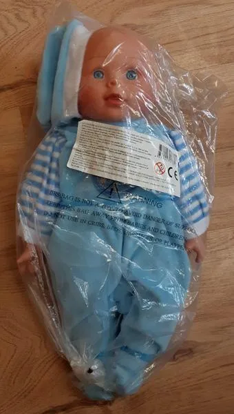 Giocattolo morbido riempito «Baby doll in blue clothes 40 cm» (Unknown)