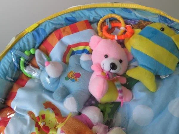 Play-mat con i giocattoli «Baby Game Kingdom» (BEIYING TOYS)