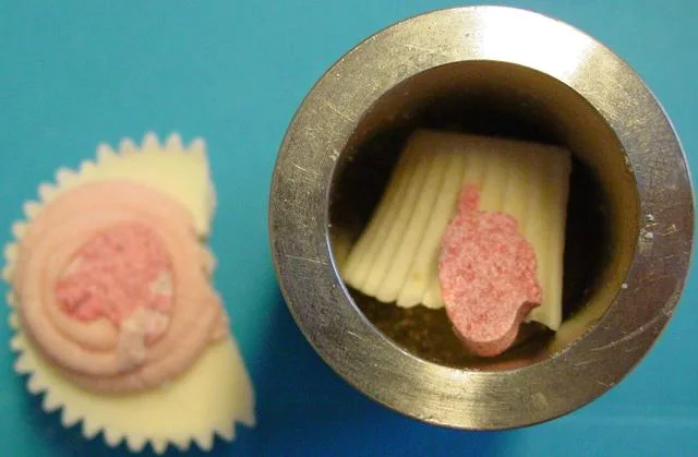Prodotto da bagno & #13; & #13; «Badepraline Petit Amour / Bath cake Petit Amour» — foto 3 dell'alert A12/1797/12