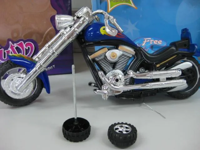 Bambola con motocicletta (Beauty)