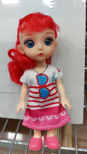 Bambola di plastica