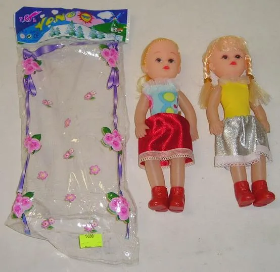 Bambola di plastica "Doll YONG" (YOL)