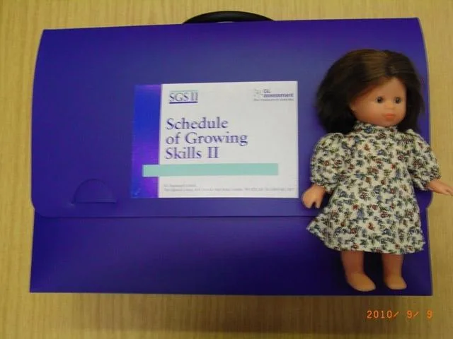 Bambola di plastica – DS558 Kids of the World 60009 White Girl Doll (Unknown)
