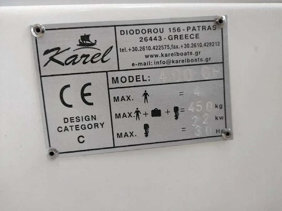 Barca a motore (Karel)