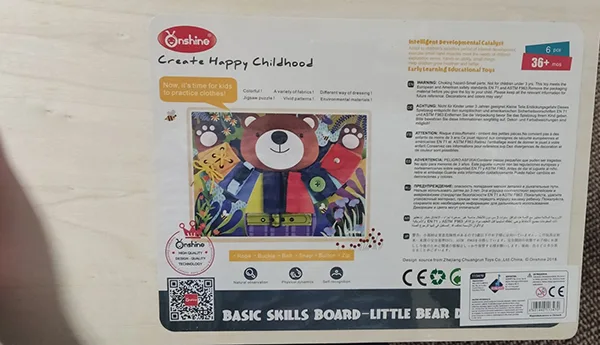 Giocattolo di attività «Basic Skills Board - Little Bear Dress» — foto 2 dell'alert A12/00921/23