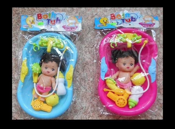 Bambola in plastica con accessori «Bath Tub» (669TOYS)