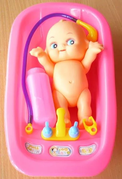 Bambola di plastica «Bathtub baby» (TOYS GROUP)