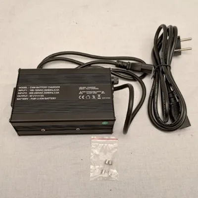 Caricabatterie per scooter elettrico «Battery Charger» — foto 2 dell'alert A12/01576/24