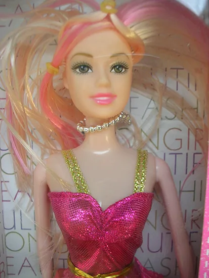 Bambola di plastica «Beautiful Charm Girl» — foto 2 dell'alert A12/01804/20