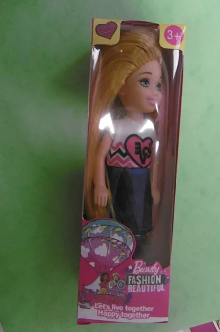 Bambola di plastica «Beauty FASHION BEAUTIFUL» — foto 2 dell'alert A12/01201/23