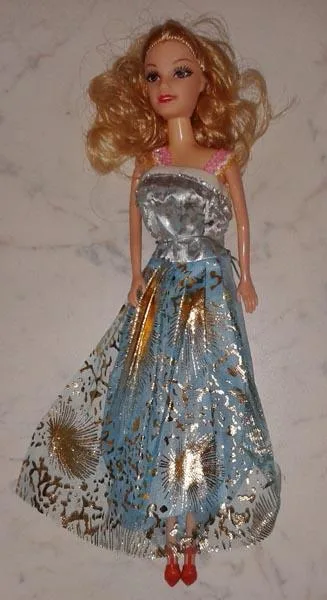 Bambola di plastica «Beauty Fashion - CINDERELLA (MAY BE COUNTERFEIT)» — foto 2 dell'alert A12/0434/16