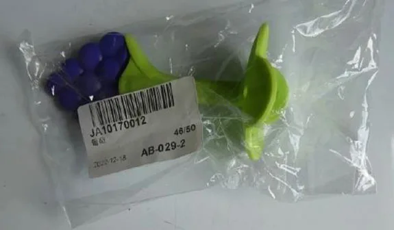 Anello di dentizione «Bébé silicone anneau de dentition enfants mâcher dents jouets fruit bite sans» — foto 1 dell'alert A12/02968/23