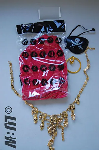 Accessori per abiti di fantasia «Beelittle 4 Stück Captain Pirate Kostüm Zubehör Set DOO Rag Skull Cap Piratenauge Patch …» — foto 2 dell'alert INFO/00048/22