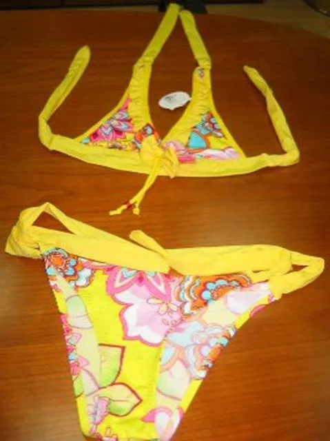 Bikini di ragazza (Blackcat)