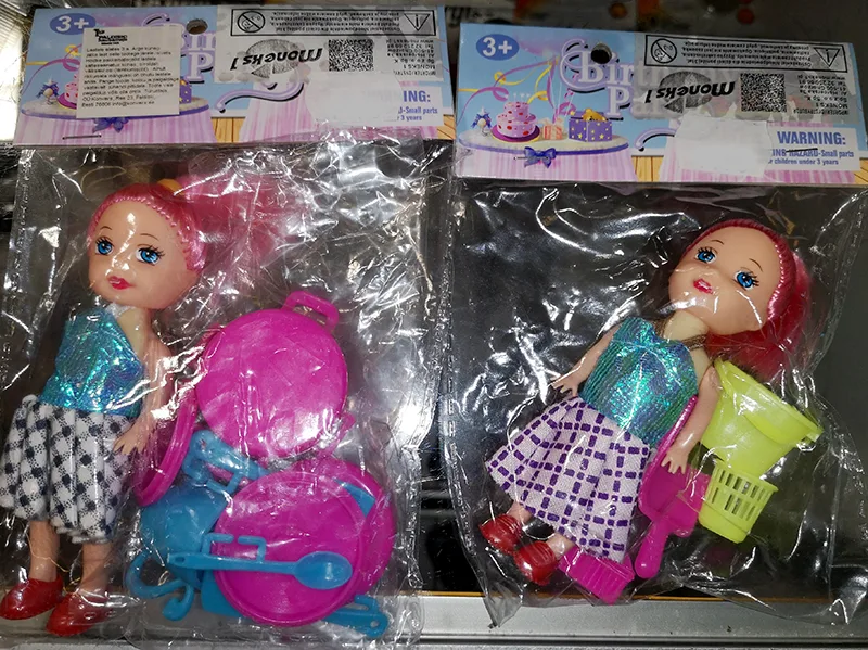 Bambola in plastica con accessori «Birthday Party» (Kaibibi)