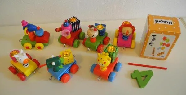 Giocattolo di legno «Birthday train» — foto 3 dell'alert A12/1310/15