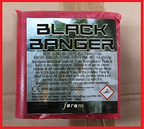 Fuochi d'artificio «Black Banger» (Faram Fireworks)