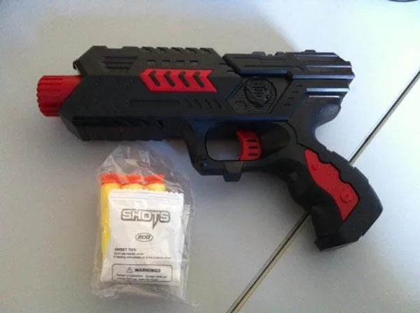 Pistola giocattolo «Black Hawk» (Yang Kai)