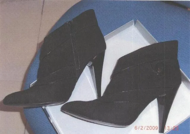 Stivaletti da donna in pelle scamosciata nera «Black suede ankle boots» — foto 1 dell'alert 0614/09