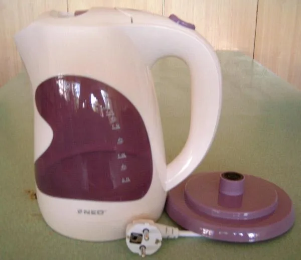 Bollitore elettrico ad acqua calda — foto 2 dell'alert 1263/08